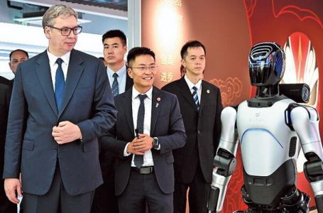 Vučić iz Kine: Roboti i leteći taksiji stižu u Srbiju, Xi dao grumen Mjeseca