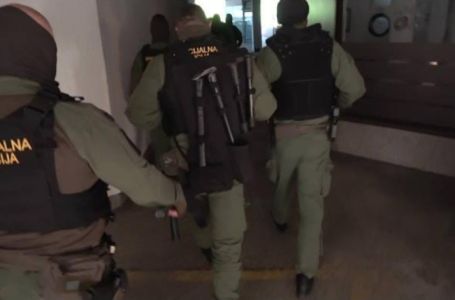 Burno jutro u Splitu: Specijalci upali u stan u luksuznom kvartu i priveli muškarca kojeg traži...