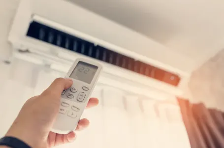 Dugme na klimi koje skoro niko ne koristi: Jedan klik uklanja buđ, neprijatne mirise i prljavštinu