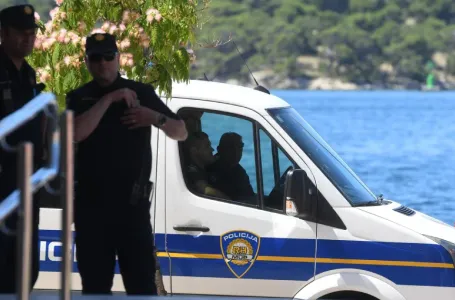 Muškarac iz BiH zbog majice u Hrvatskoj kažnjen sa 700 eura