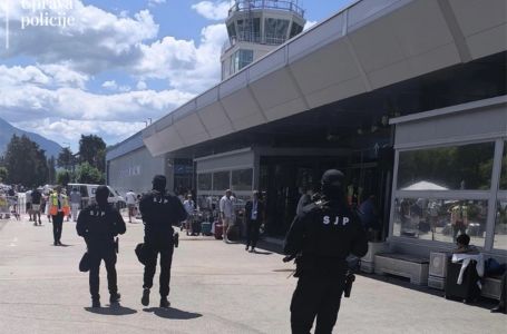 Avion iz Srbije sa 90 putnika zadržan na Aerodromu Tivat, u toku kontrola