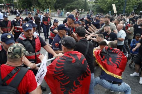Hiljade Albanaca peti dan protestuju: "Albanija nije na prodaju"