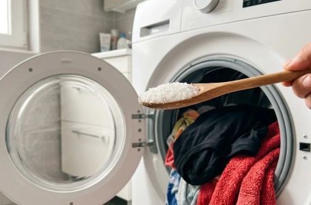 Ubaci kašiku soli u veš mašinu i gledaj čudo: Crna majica nikad ne izgleda isto