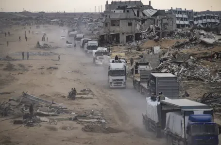 Izraelski dron pogodio šator s raseljenim Palestincima u Gazi, ubijeno šest osoba