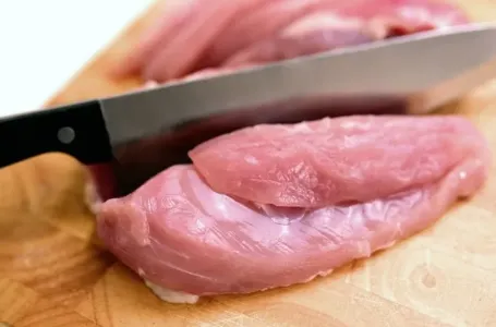 Zaboravili ste piletinu u zamrzivaču? Ovaj viralni trik spašava ručak za 10 minuta