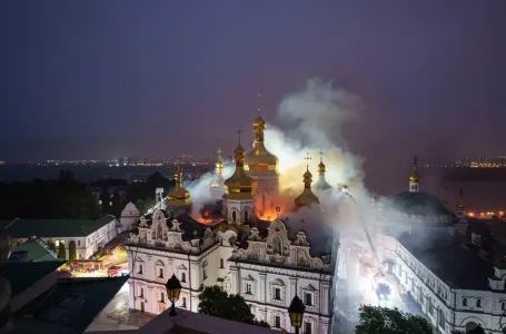 Najmanje četiri osobe poginule u napadu na Kijev, požar u Kijevo-pečerskoj lavri