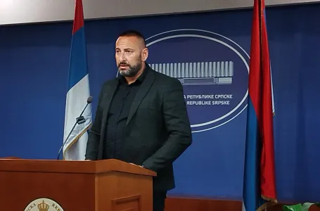 Savanović napustio Vukanovića: Posvađao se sa svima, napada tuđe porodice
