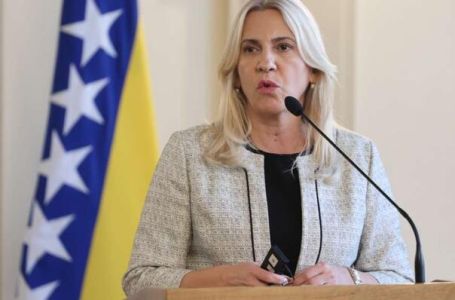 Cvijanović ponovo postala baka, stigla djevojčica Ema