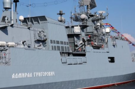 Ruski ratni brod pucao prema jahti u La Mancheu. Stigla prva reakcija Rusa