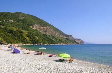 Ova plaža u Crnoj Gori je na listi 50 najljepših u Evropi za 2026: Evo koliko tu košta smještaj