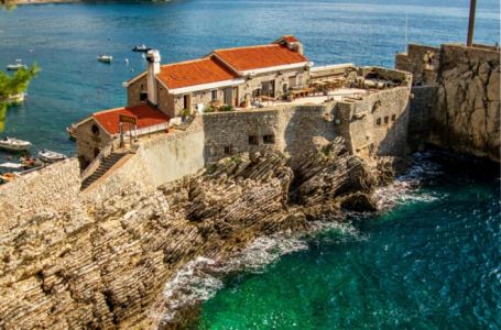 Nekad jeftina turistička oaza sada šokira: Kafa 3, pljeskavica čak 15, a riba i do 30 eura