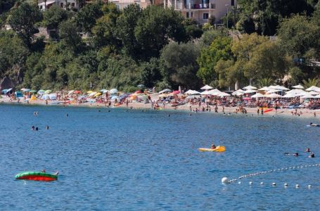 Žena (37) na plaži nije davala znakove života. Policajci su je reanimirali i spasili