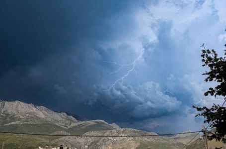 Grmljavinsko nevrijeme napravilo haos u komšiluku: Udar munje uzrokovao više požara (VIDEO)