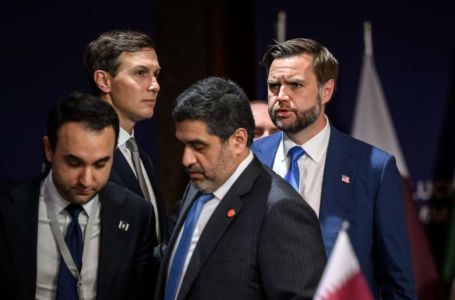 Na graničnom prelazu Izačić duga kolona putničkih vozila na izlazu iz BiH