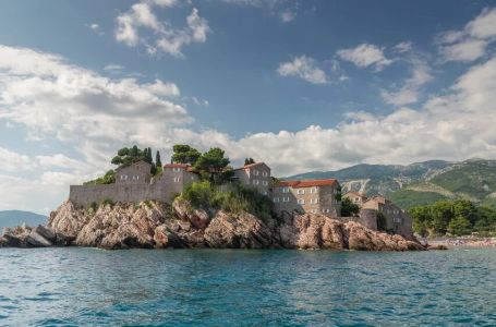 Poznato ljetovalište na Jadranu otvara se nakon 5 godina: "2 ležaljke i suncobran 220 eura"