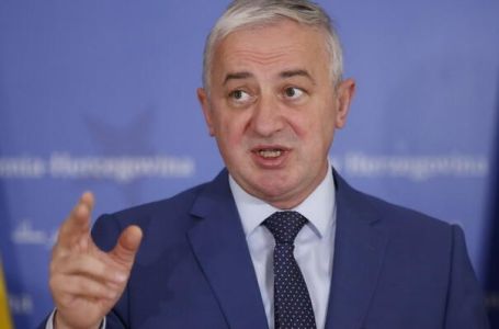 Borenović kolegama u EU: Bi li vi čekali pet sati na suncu da pređete granicu