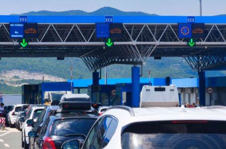 Na graničnim prelazima Izačić i Velika Kladuša pojačan promet vozila na izlazu iz BiH