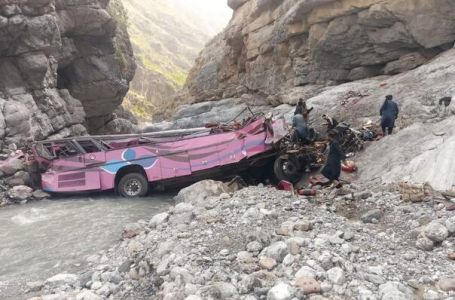 Stravična nesreća u Pakistanu: Autobus sletio u provaliju, najmanje 40 mrtvih