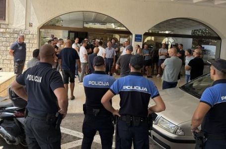 Drama u Neumu, policija na terenu: Novim vlasnicima ne daju da uđu u hotel