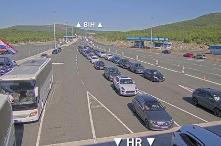 Posebno prema moru: Gužve na cestama i granicama BiH