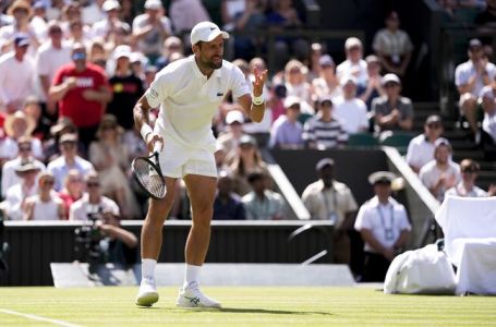 Novak urlao na svoj boks, bio van sebe: Umuknite, neću riječ da čujem! Šuti, molim te, i ti!