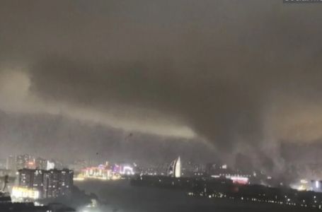 Snimljen zastrašujući trenutak: Tornado je protutnjao kroz grad razarajući sve pred sobom