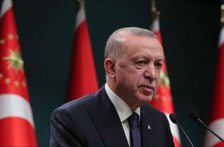 Erdogan liderima NATO-a podijelio revolvere s pravom municijom, Starmer svoj morao ostaviti u...
