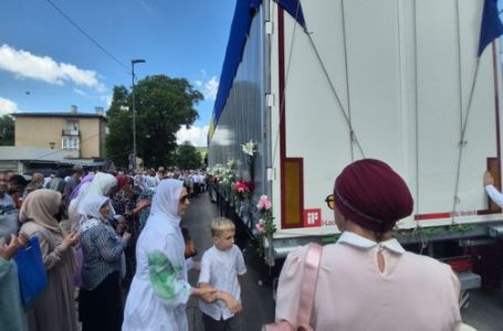 Tužna povorka stigla u Ilijaš: Jednoj ženi pozlilo