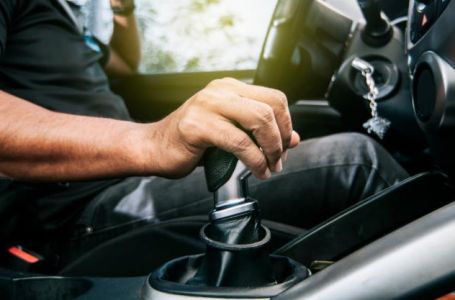 Evo šta znači slovo D na automobilu s manuelnim mjenjačem: Većina vozača ga miješa s istom...