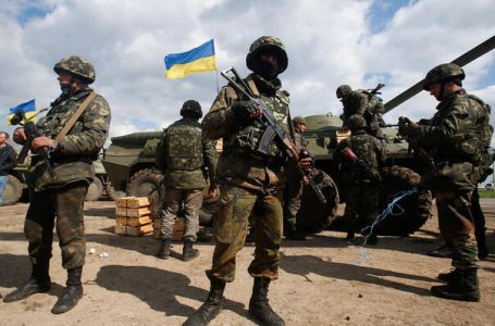Ukrajina dronovima zapalila ruske rezervoare nafte i dva tankera
