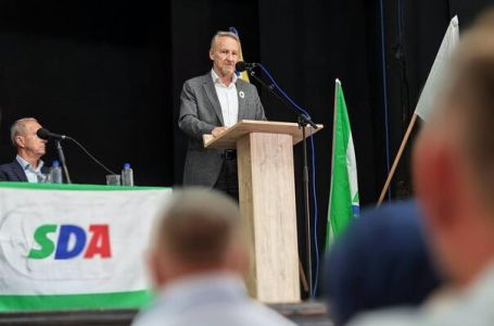 Izetbegović: Ljiljane nam neće zabraniti, moramo biti jaki da se zlo više nikad ne ponovi