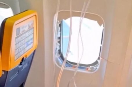 Puknuo prozor aviona, putniku iz Srbije glava bila vani: Objavljen snimak