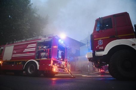 Ogroman požar: "Eksplozije se čuju, sve smrdi, puno je dima..."