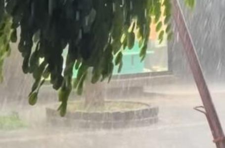 Apokalipsa u Srbiji: Podivljalo nevrijeme nosi sve pred sobom, ovi dijelovi su pod vodom i gradom