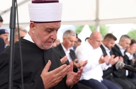 Reisul Kavazović u Kamičanima: Zabluda je vjerovati da ćemo se spasiti povijanjem glave pred zlom