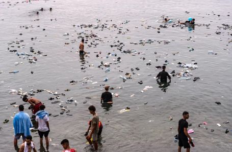 Evo šta je iz mora izvukao migrant u Seuti! Pripadnici Crvenog krsta van sebe od iznenađenja
