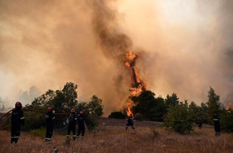 Drama kod Atine: Helikopteri se sudarili dok su gasili šumske požare