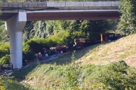 Ruglo na 50 metara od Suda BiH: Građani u šoku, ispod mosta napravljen improvizirani smještaj