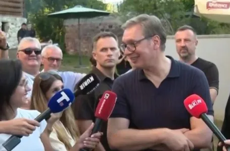 Neočekivan susret! Komšija doviknuo Vučiću preko ograde: Uslijedila hit scena u Čipuljiću