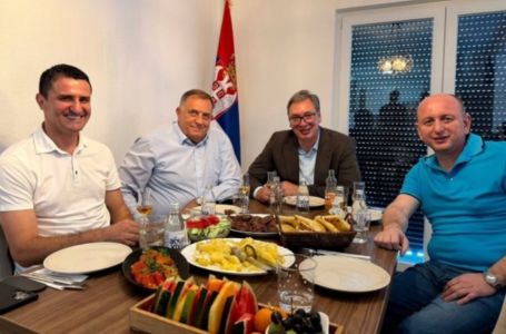 Vukanović: "Vučić bi trebao bar na par minuta da pozdravi svoje vjerne lojaliste i 'opozicionare'"