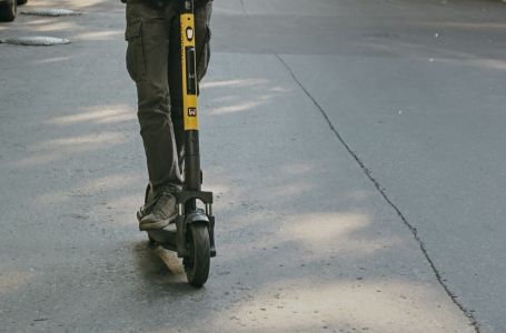 Maloljetnik u Hrvatskoj preminuo nakon pada s električnog romobila