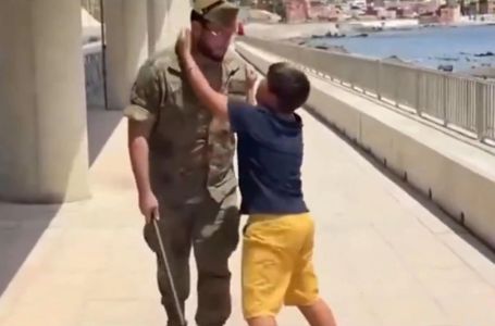 Najteža slika migrantske krize: "Molim vas ujače, poljubiću vam glavu, nemojte me vraćati"