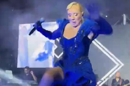 Lepa Brena šokirala na koncertu u Budvi: Publika u nevjerici, zaista je ovo uradila? (VIDEO)