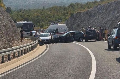 Težak sudar više vozila na putu Stolac - Neum: Ima povrijeđenih