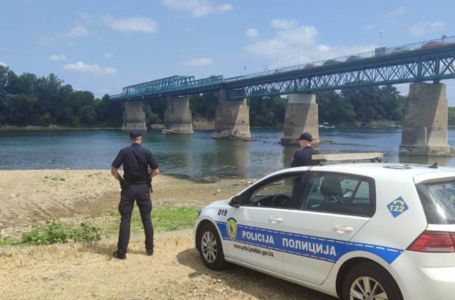 Na isušenom dnu Save kod Brčkog pronađene kosti, asociraju na ljudske