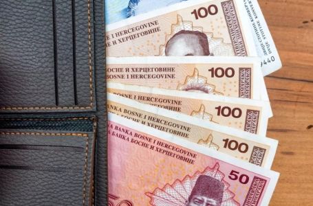 Dodatni novac dobit će 21.000 zaposlenih u BiH: Nekima na račun stiže oko 1.200 KM
