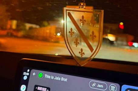 Drama na putu prema Cazinu: Policija RS-a tražila da iz vozila ukloni ljiljane, zaprijetili su mu...