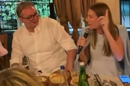 Vuči uz pjesmu i pun stol bocnuo Hrvate: "Brač, Hvar? Ništa od toga, ovdje je i more najbolje"