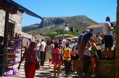 Danas u BiH pretežno sunčano i veoma toplo: Temperature do 40 stepeni, mogući pljuskovi
