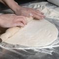 Pekari uvijek rade ovo prije razvlačenja tijesta: Zato kore budu tanke, elastične i ne pucaju